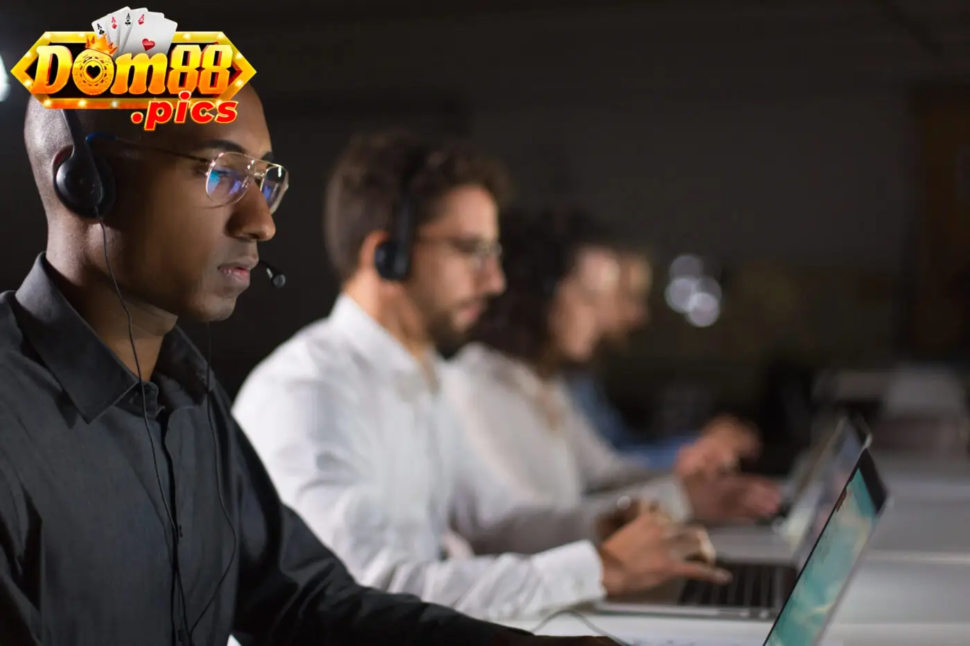 liên hệ 3 Hỗ trợ người chơi một cách nhanh nhất và hiệu quả ngay khi cần thiết.