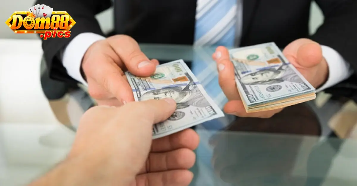 Cách thực hiện rút tiền từ dom88 thông qua ứng dụng trên thiết bị di động.